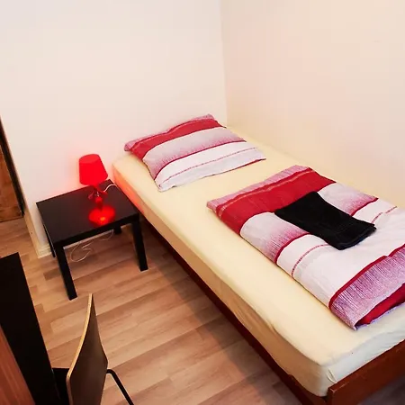 Littlefriedrichrooms @ Propellerwerk Gasthof 2*